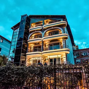 Broadway Otel Tiran